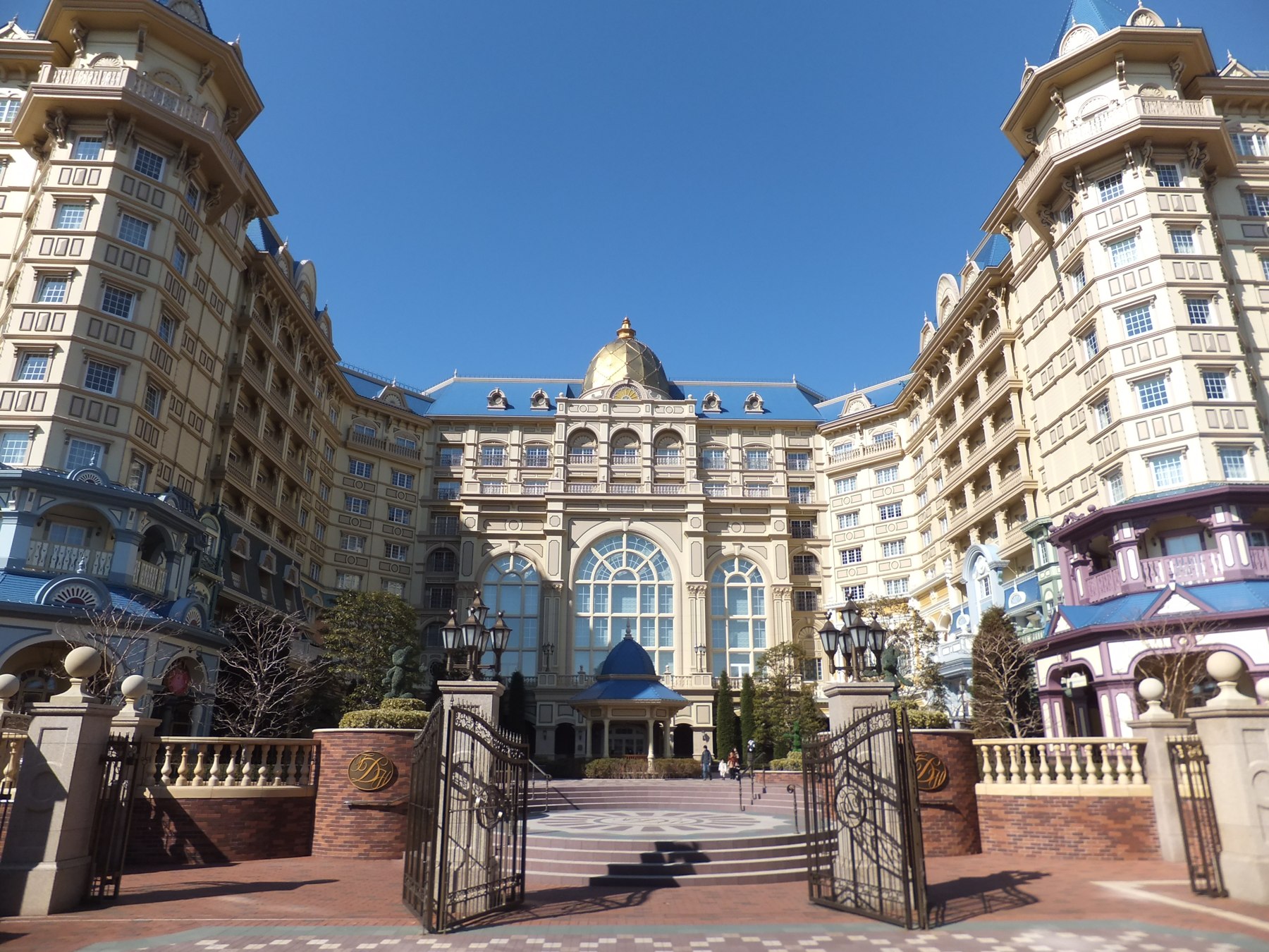 อาคาร Tokyo Disneyland Hotel