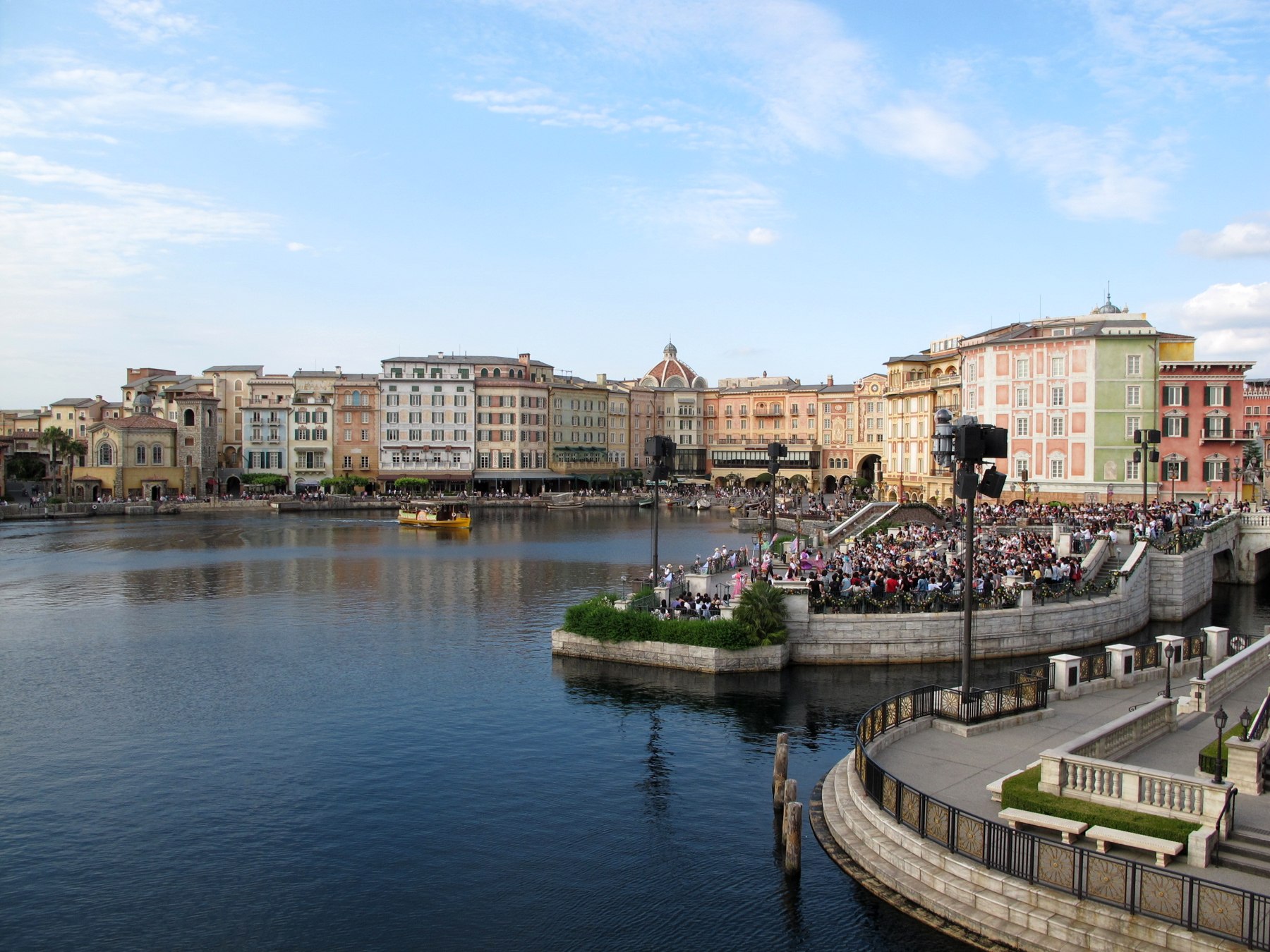 โรงแรม MiraCosta Hotel และ Mediterranean Harbor