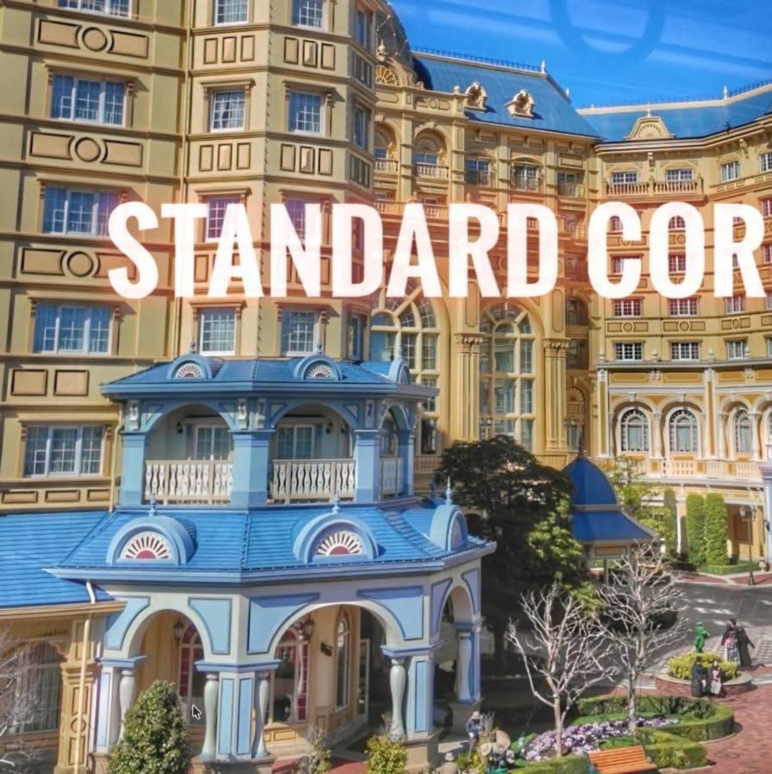 ภาพครึ่งซ้าย แสดงมุมอาคารสีฟ้าและข้อความ Standard Cor