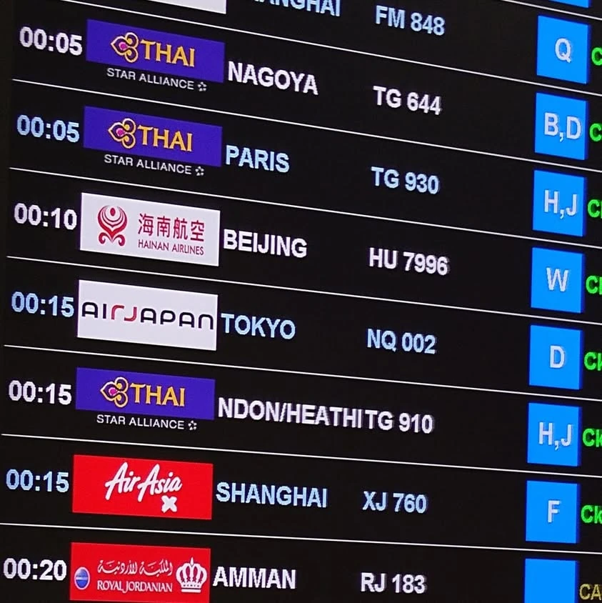 เที่ยวบิน NQ002 ของ AirJapan บนจอเที่ยวบินที่สุวรรณภูมิ