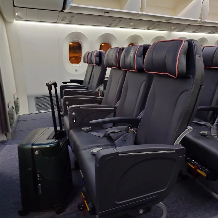 บรรยากาศห้องโดยสารและเบาะนั่ง AirJapan ก่อนออกเดินทาง