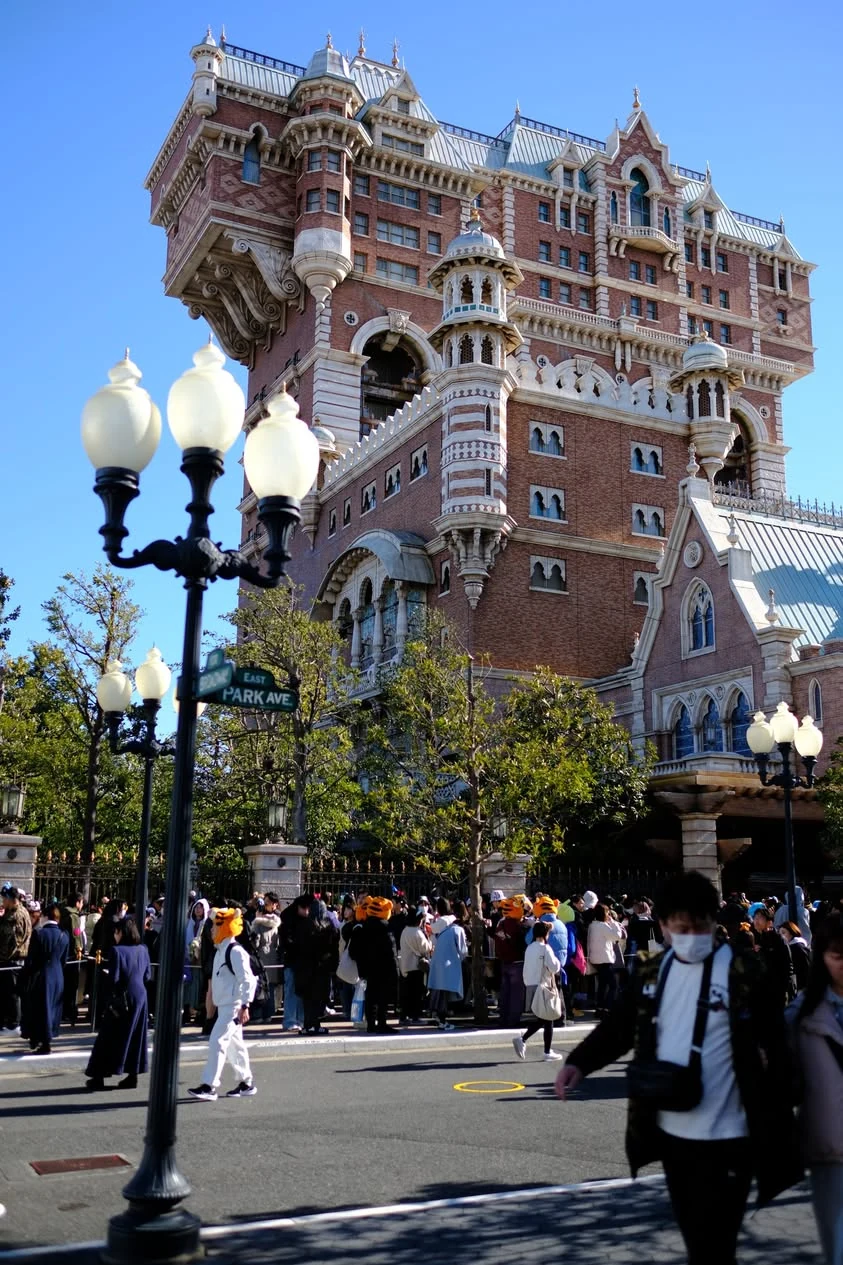 Tower of Terror ในวันที่ท้องฟ้าสีฟ้า