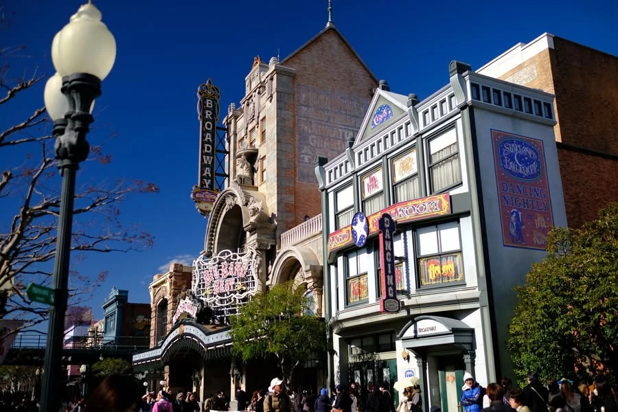 ถนนและอาคารในโซน American Waterfront