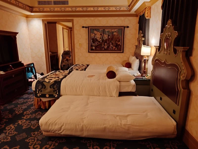 เตียงในห้อง MiraCosta Hotel หลังจัดตำแหน่งใหม่
