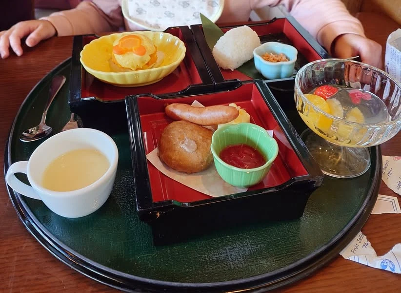 อาหารชุดเด็กที่ Restaurant Sakura