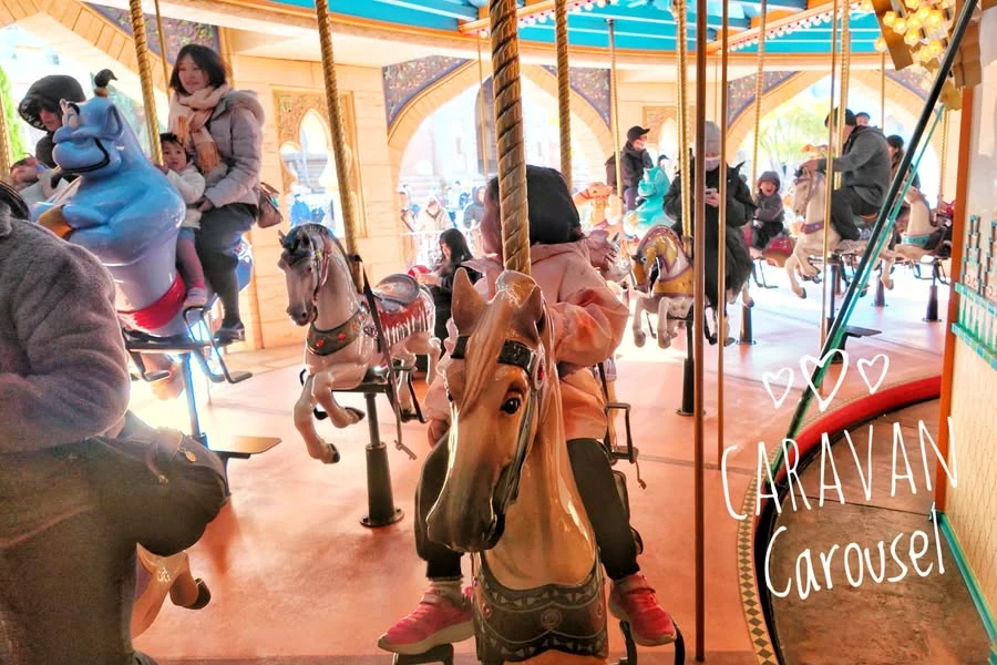 เด็กนั่งม้าหมุน Caravan Carousel