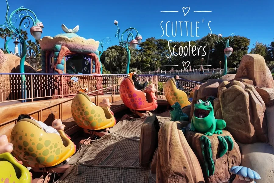 เครื่องเล่น Scuttle’s Scooters สีสันสดใส