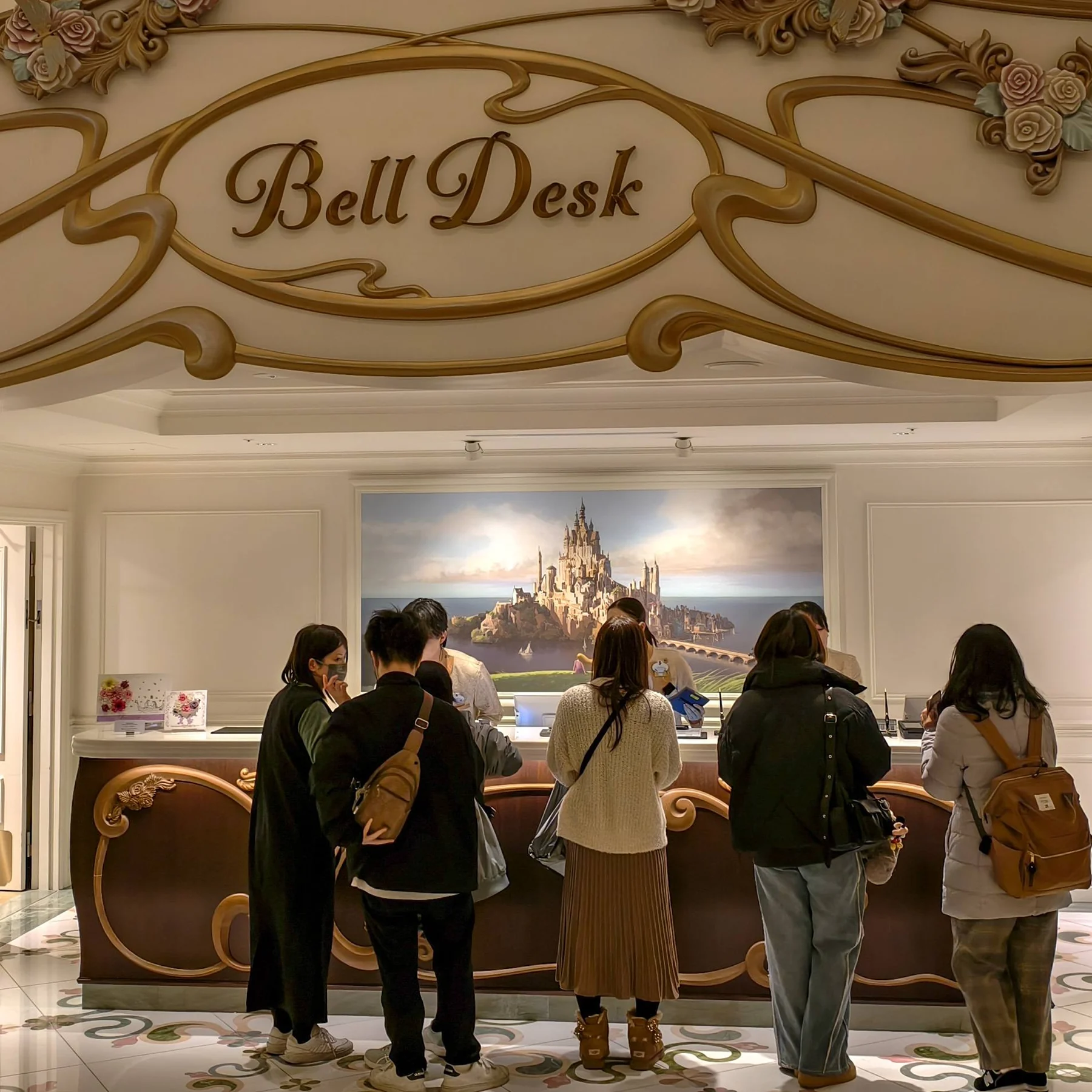 ป้าย Bell Desk ของ Fantasy Springs Hotel
