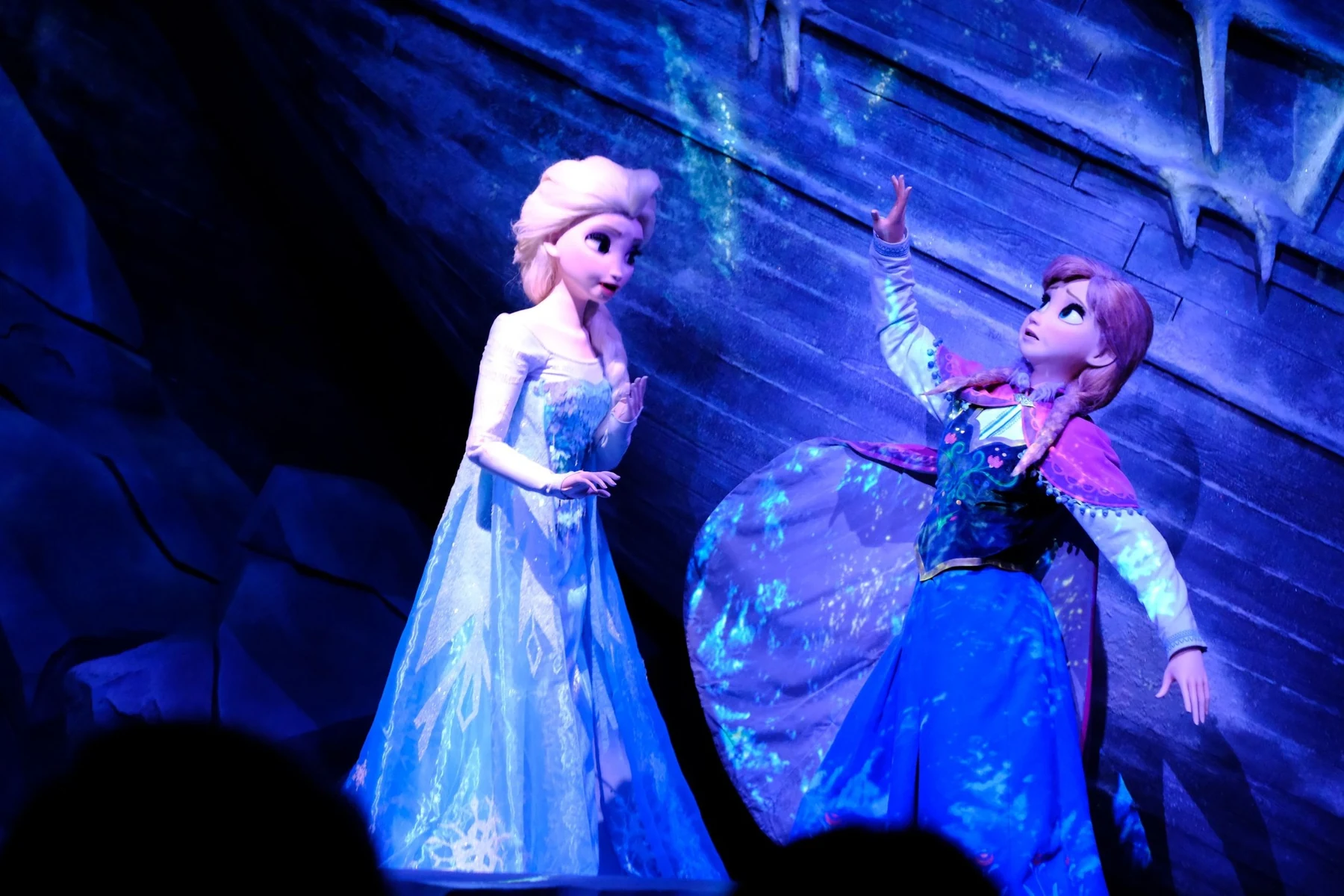 ฉาก Anna และ Elsa ใน Anna and Elsa’s Frozen Journey
