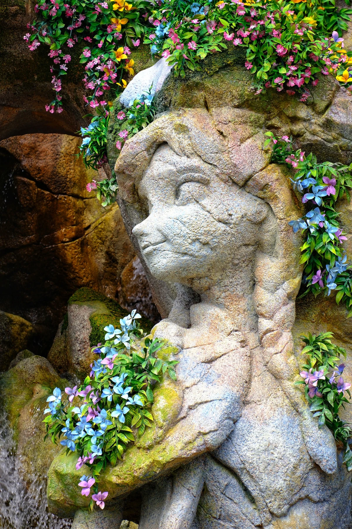 รูปสลัก Rapunzel บริเวณทางเข้า Fantasy Springs
