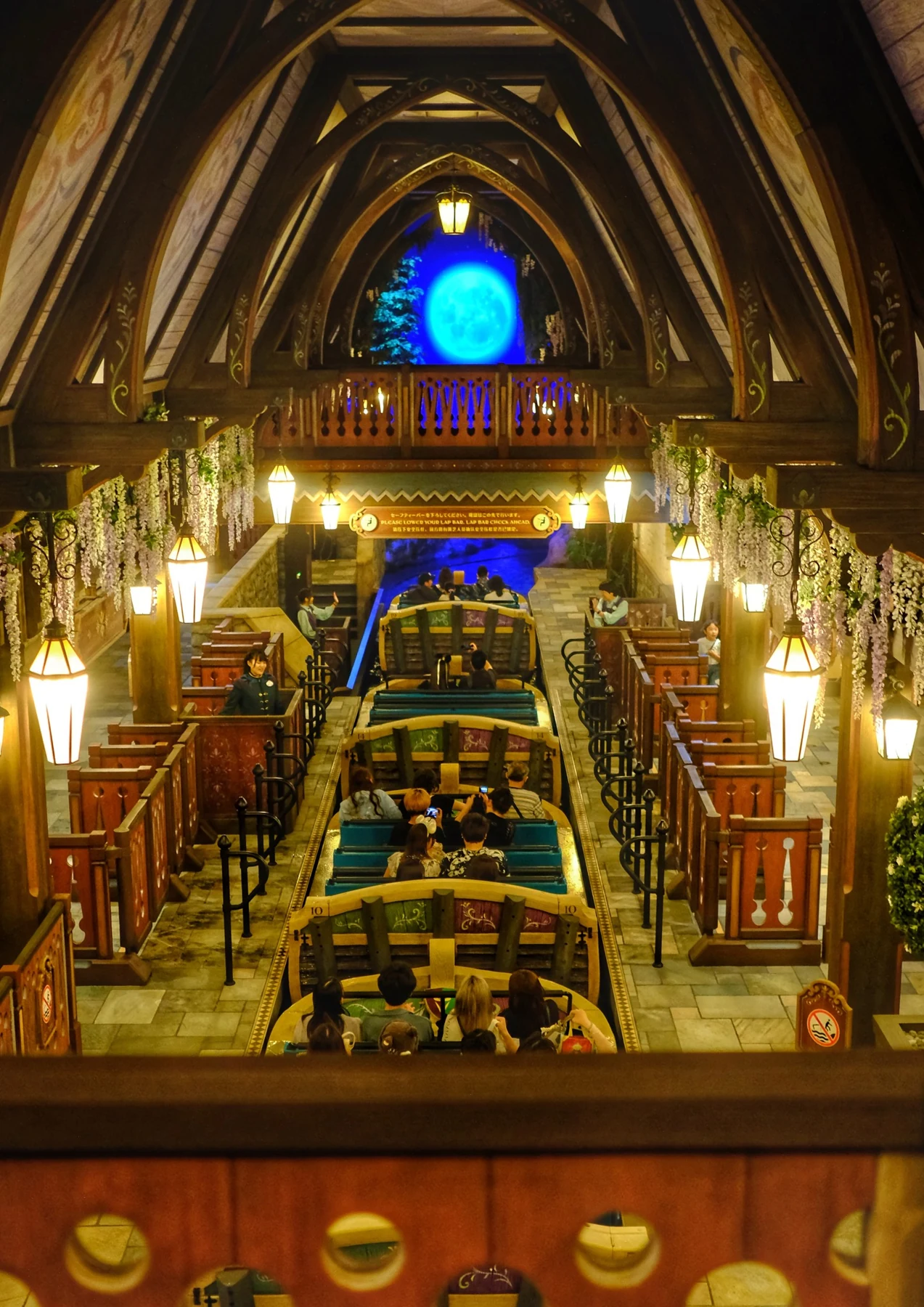 โถงและจุดลงเรือของ Anna and Elsa’s Frozen Journey