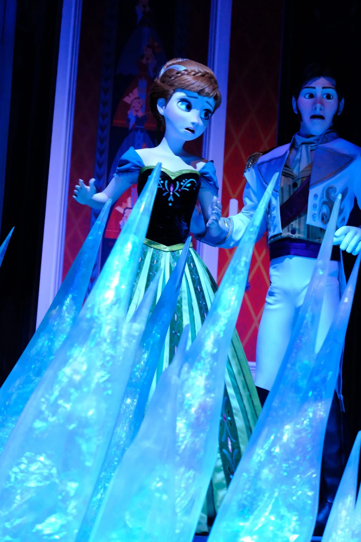 ฉาก Elsa และ Anna ในปราสาทน้ำแข็ง