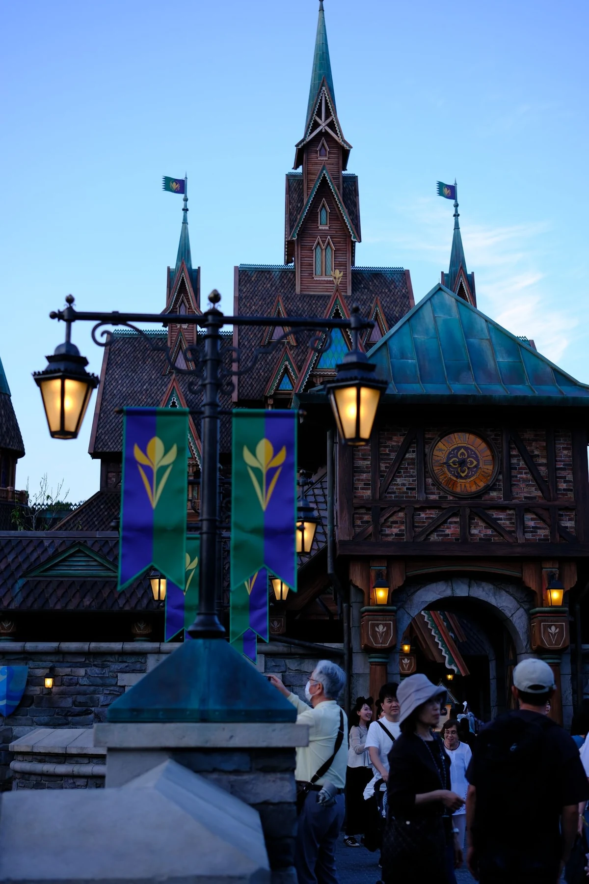 อาคารและไฟตกแต่งของ Frozen Kingdom