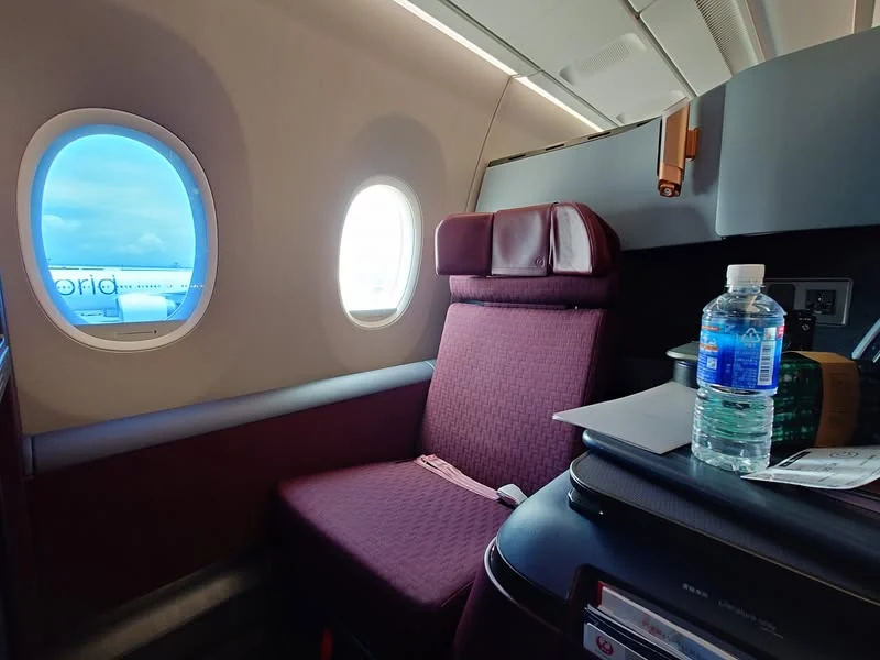 รอบนี้เลือก Business Class เพราะต้องเดินทางหลายต่อ รวมกว่า 28 ชั่วโมง