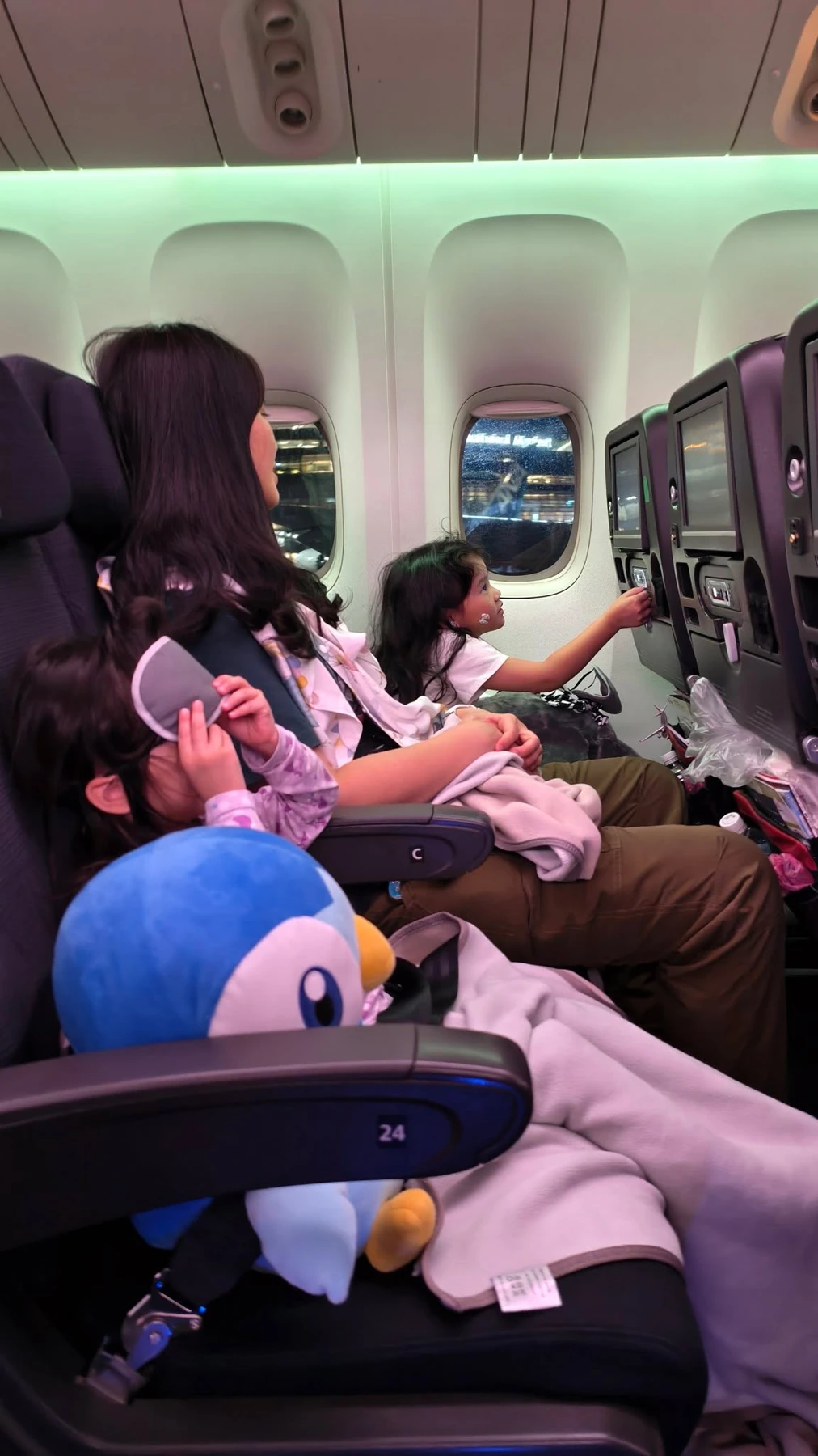 บรรยากาศบนเครื่องในไฟลต์ขากลับของบ้านเรา