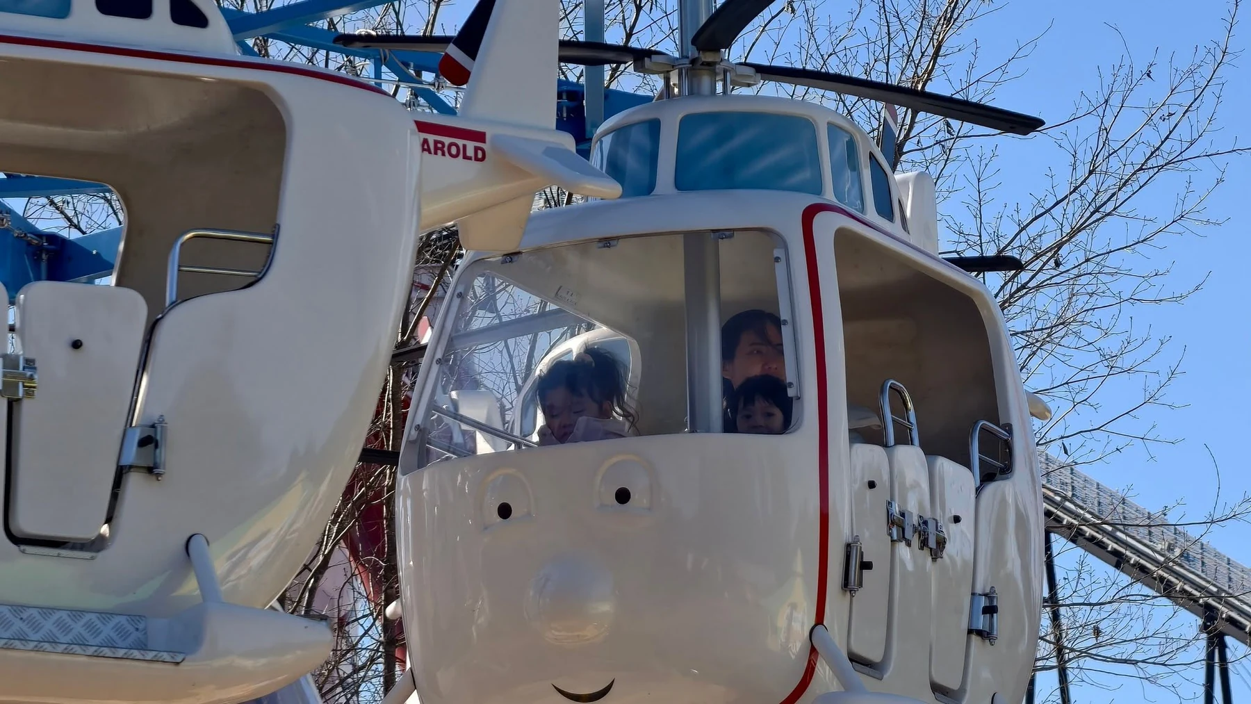 Harold’s Sky Patrol · เฮลิคอปเตอร์แฮโรลด์สีขาว หนึ่งในเครื่องเล่นที่บ้านเราชอบ