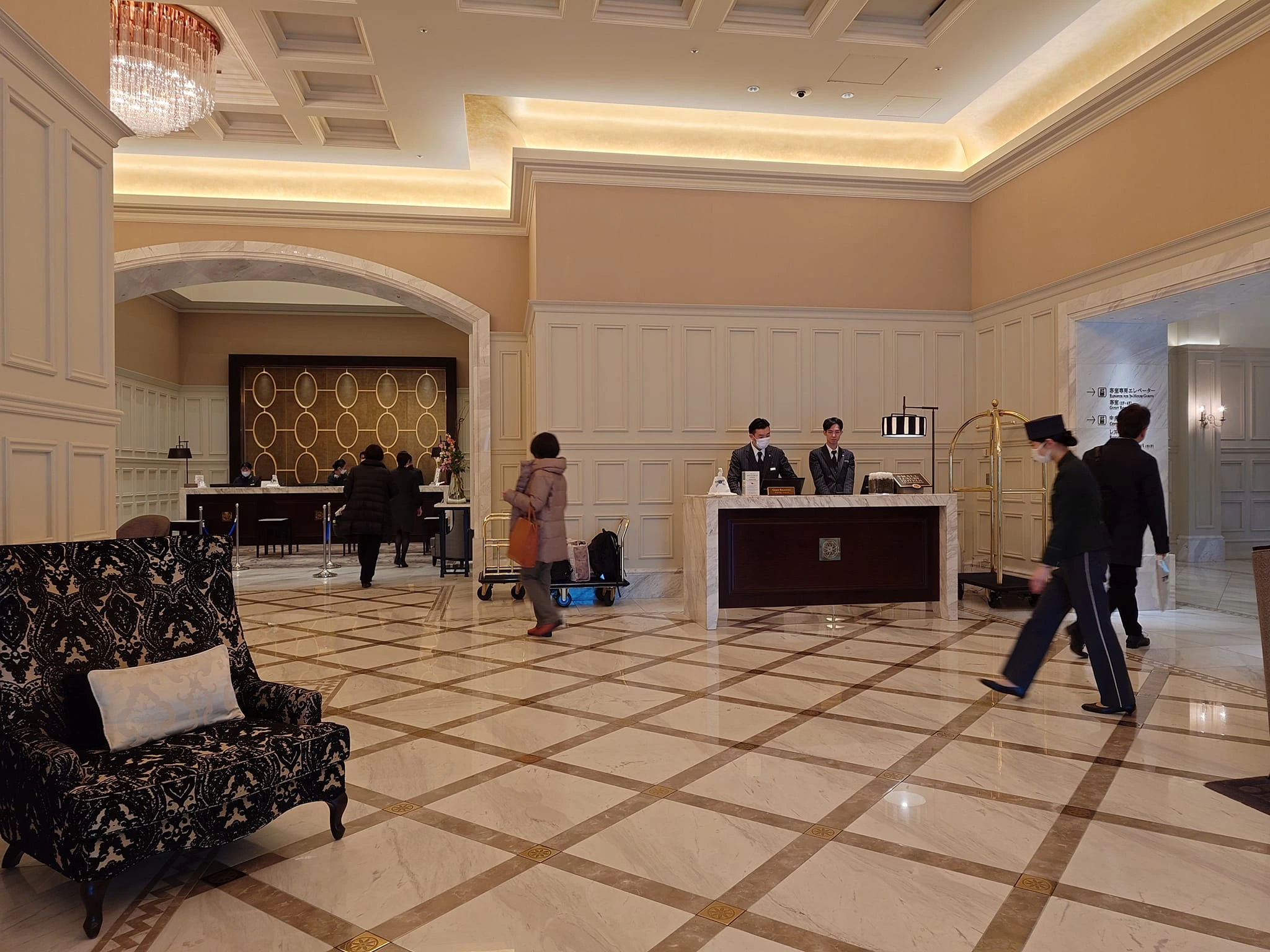 บรรยากาศบริเวณ Reception ของ Tokyo Station Hotel