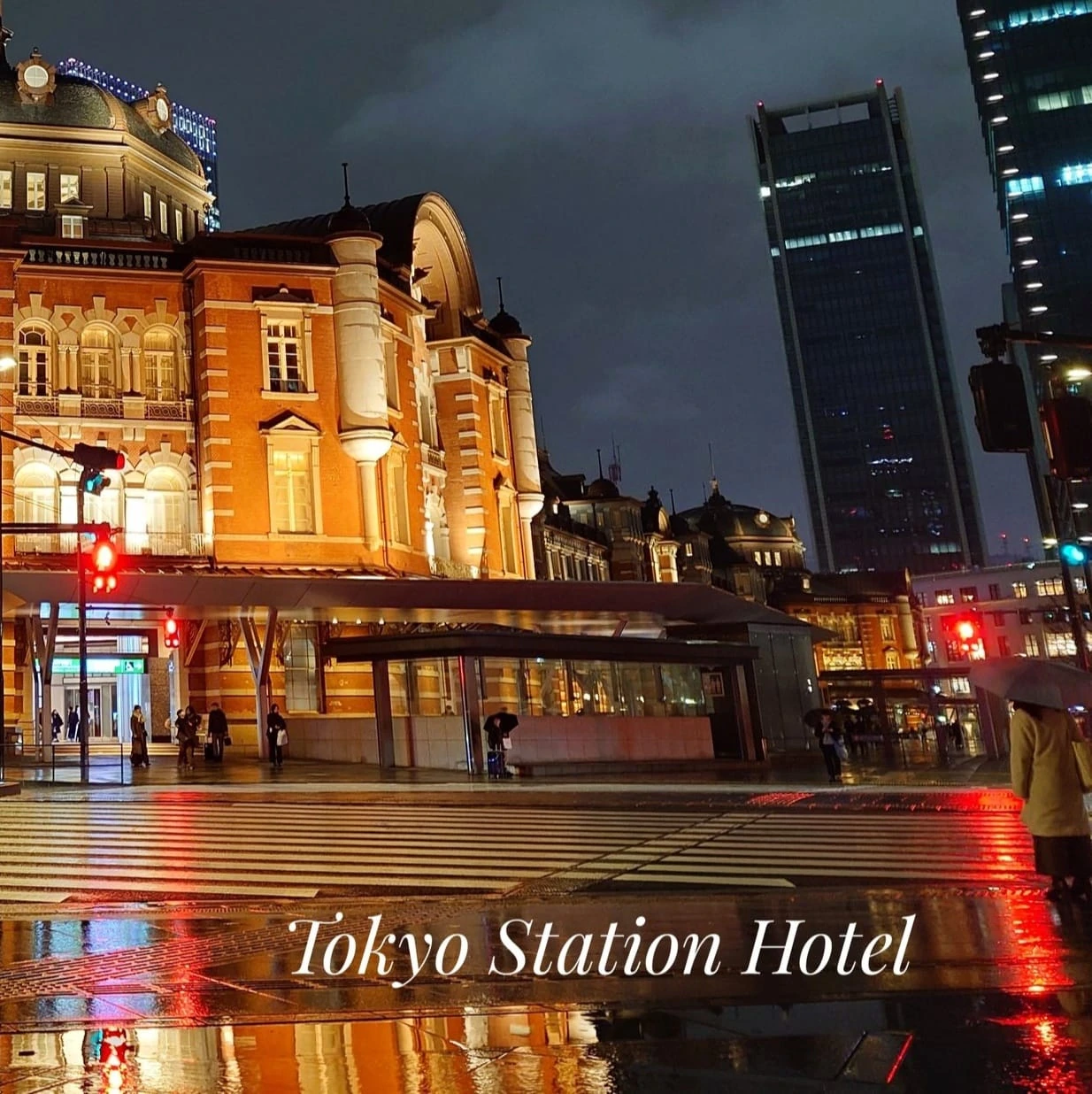 Tokyo Station Hotel กับแสงไฟในยามค่ำคืน
