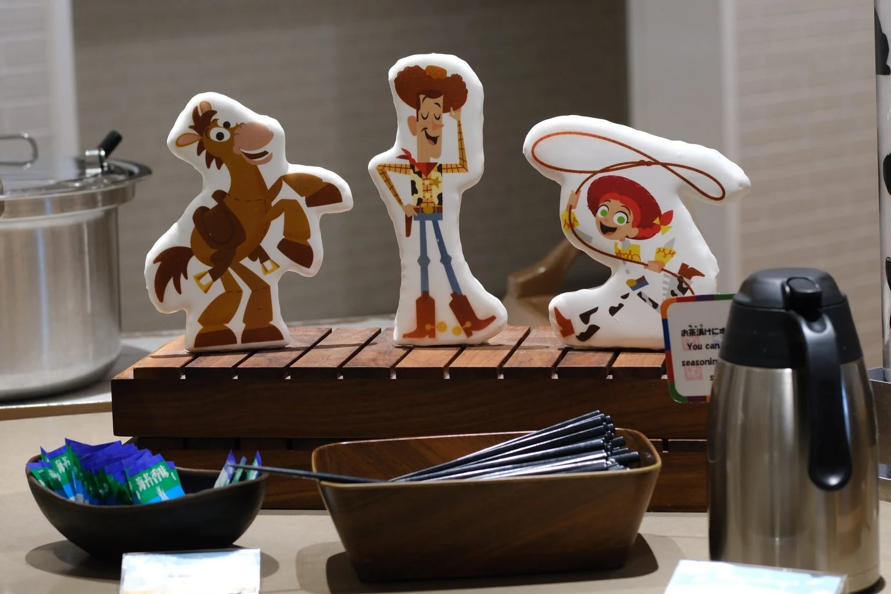 ตัวละคร Bullseye Woody และ Buzz Lightyear ที่ไลน์อาหาร